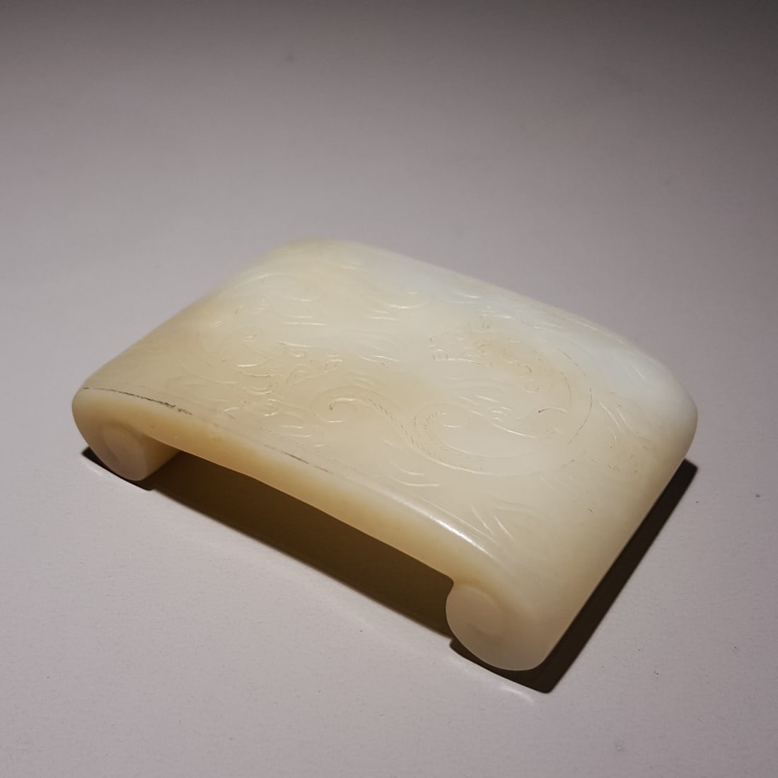 A beautiful Qing Dynasty Hetian jade double chi dragon ink bed: Qing Dynasty Hetian jade double chi dragon ink bed SIZE: 2x8.2x4.9cm W:133g (The Dimensions Of All Batches Are Manually Measured.If You Need More Detailed Information, Please Contact Our Customer Serv