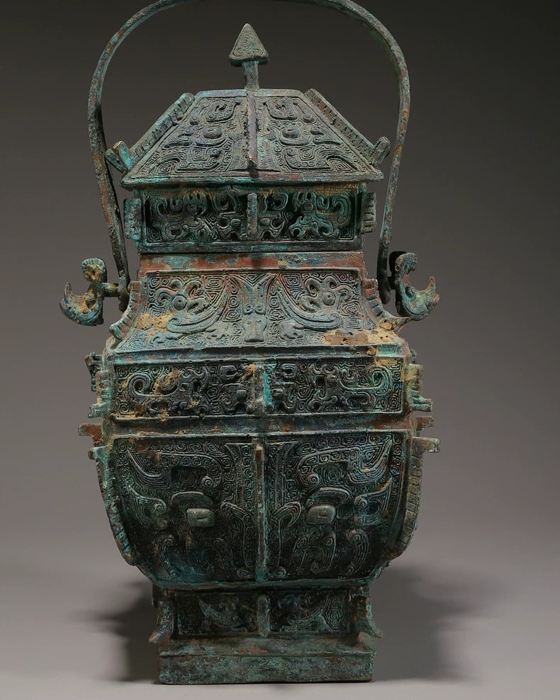 A beautiful piece of old bronze from the Warring States period (1 of 10)