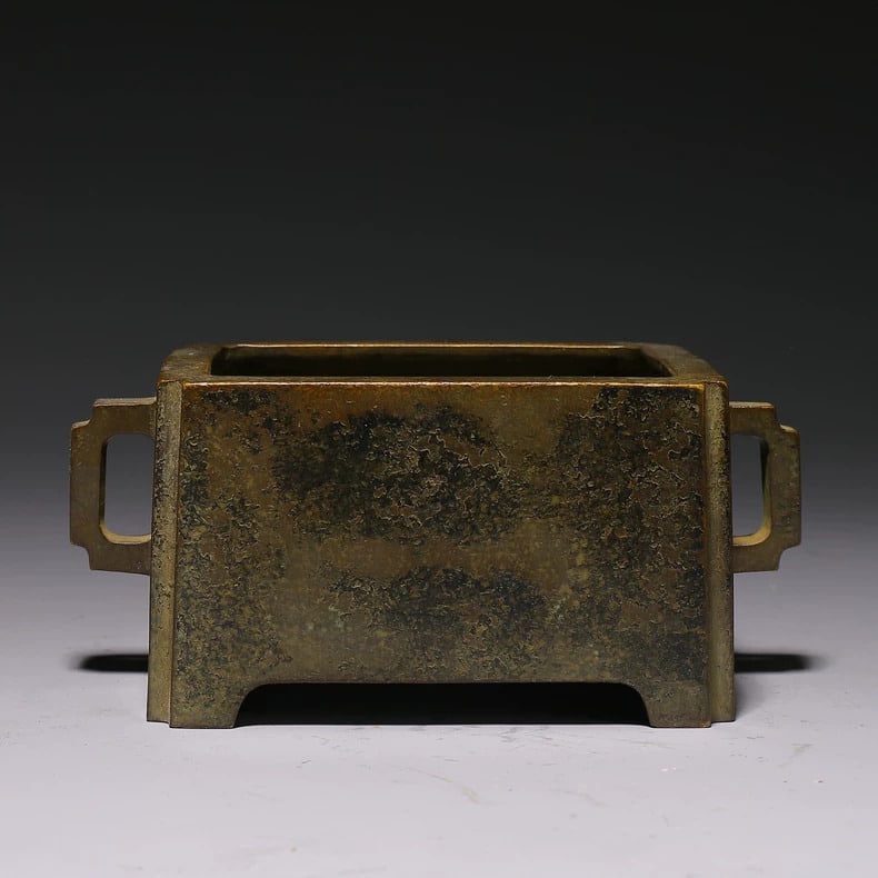 A fine Ming Dynasty bronze incense burner (1 of 7)