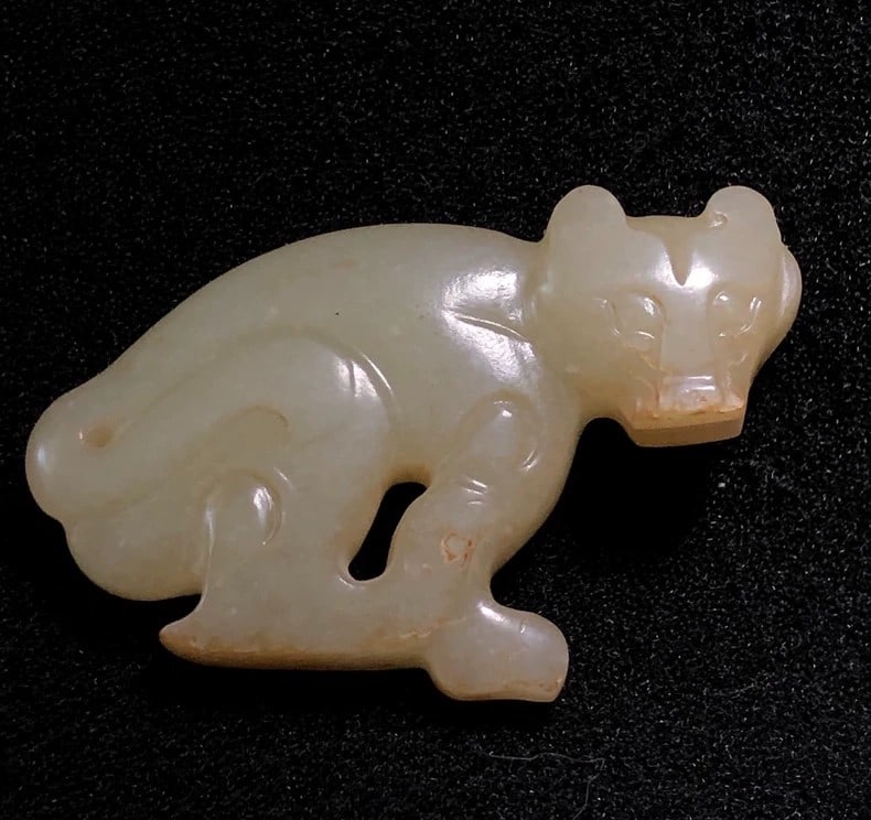 A delicate Han Dynasty jade beast (1 of 7)