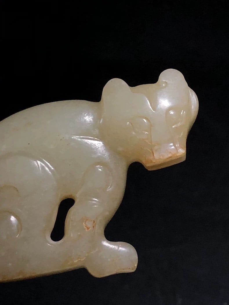 A delicate Han Dynasty jade beast - 3