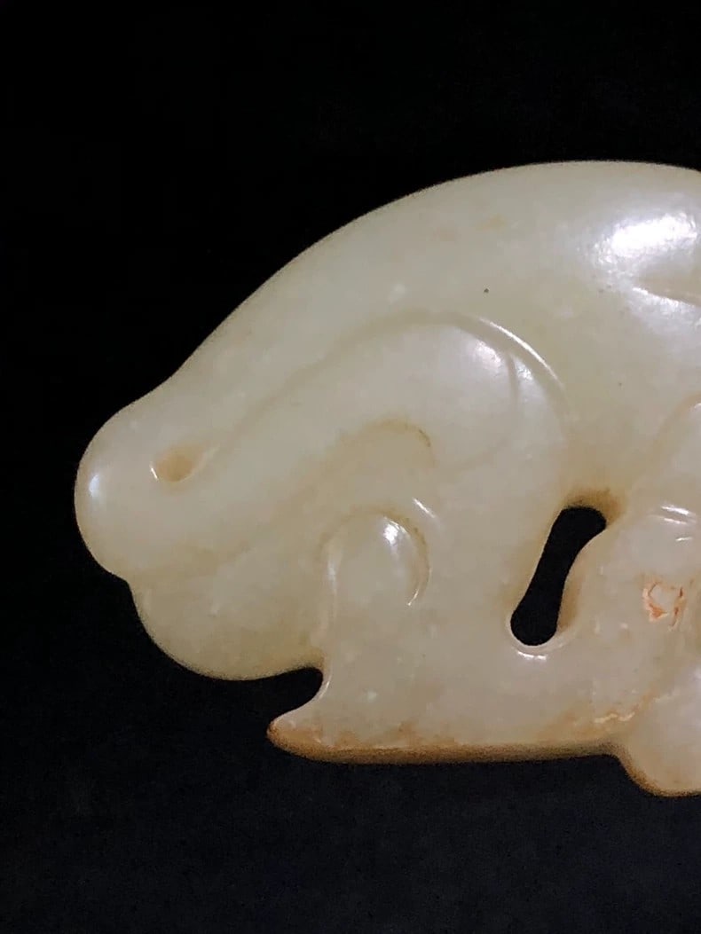 A delicate Han Dynasty jade beast - 4