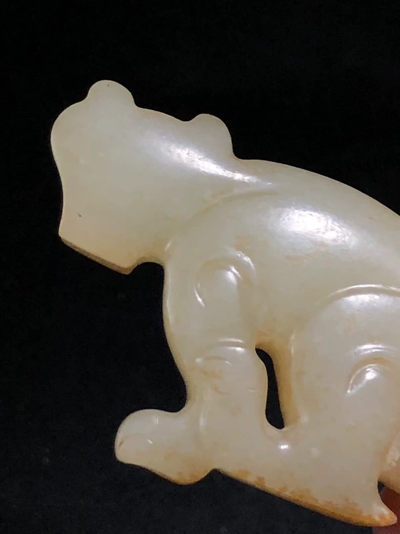 A delicate Han Dynasty jade beast - 5