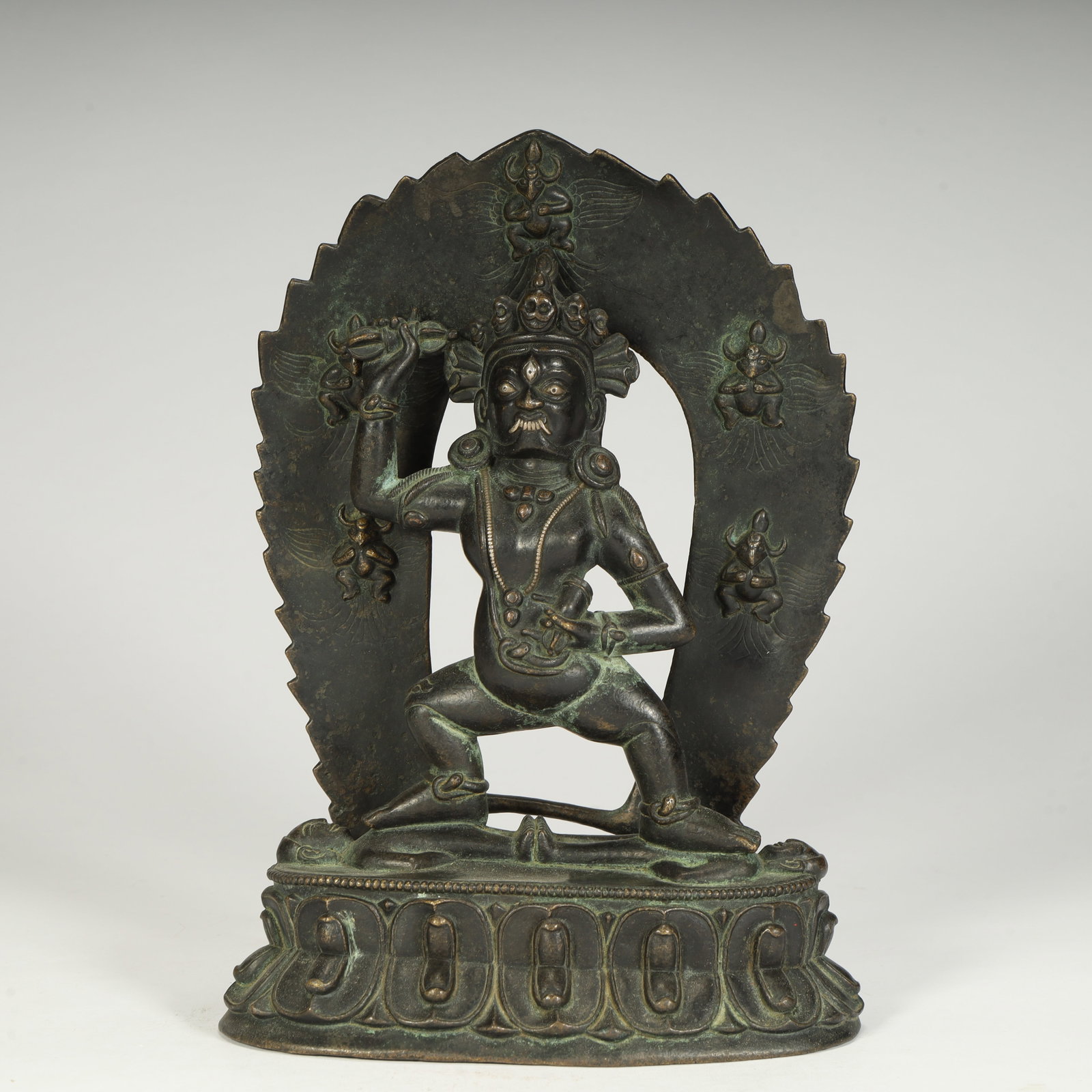 A fine standing statue of a Ming Dynasty bronze Vajra Hand Bodhisattva: Ming Dynasty bronze Vajra Hand Bodhisattva standing statue SIZE: H: 21cm L: 15cm W: 7cm W: 1.3kg (The Dimensions Of All Batches Are Manually Measured.If You Need More Detailed Information, Please Cont