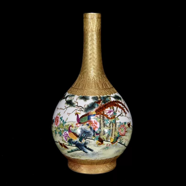 A fine Qing Dynasty Qianlong enamel vessel with colorful floral and bird patterns: Qing Dynasty Qianlong enamel gallbladder vase with colorful floral and bird patterns SIZE: 38x21cm (The Dimensions Of All Batches Are Manually Measured.If You Need More Detailed Information, Please