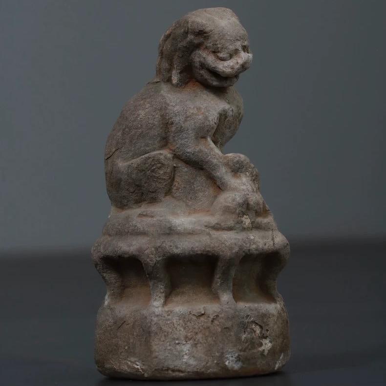 A fine Han Dynasty white stone lion appreciation piece (1 of 8)