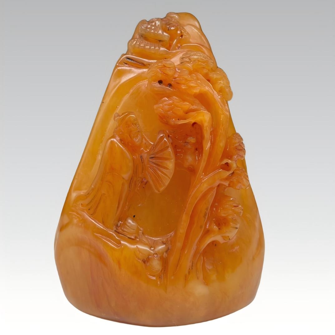 A fine Qing Dynasty Shoushan Shitianhuang stone carved seal ornament: Qing Dynasty Shoushan Shitianhuang stone carved seal ornaments SIZE: 10.5x7.5x5cm W:547g (The Dimensions Of All Batches Are Manually Measured.If You Need More Detailed Information, Please Contact Our 