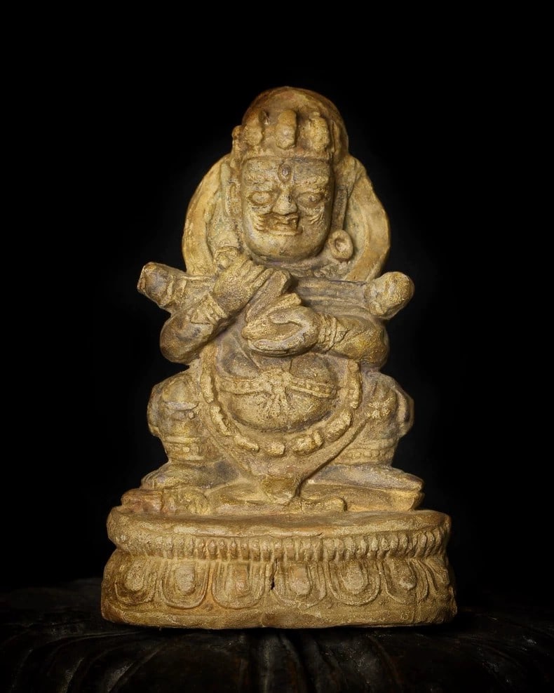 A fine clay sculpture of the Song Dynasty treasure canopy guardian: Song Dynasty Treasure Canopy Clay Sculpture of the Guardian Lord SIZE: H: 12cm W: approx. 6.5cm (The Dimensions Of All Batches Are Manually Measured.If You Need More Detailed Information, Please Conta
