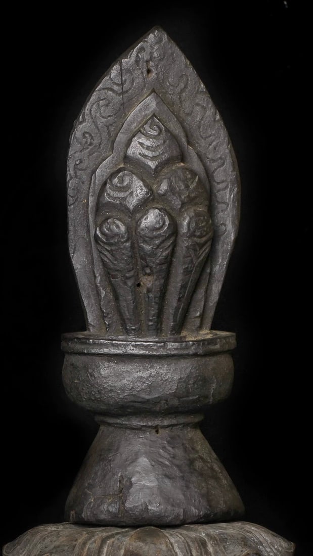 A beautiful Qing Dynasty wood-carved mani jewel: Qing Dynasty wood-carved Mani jewel SIZE: H:33cm W:12cm (The Dimensions Of All Batches Are Manually Measured.If You Need More Detailed Information, Please Contact Our Customer Service Before Bidding.)