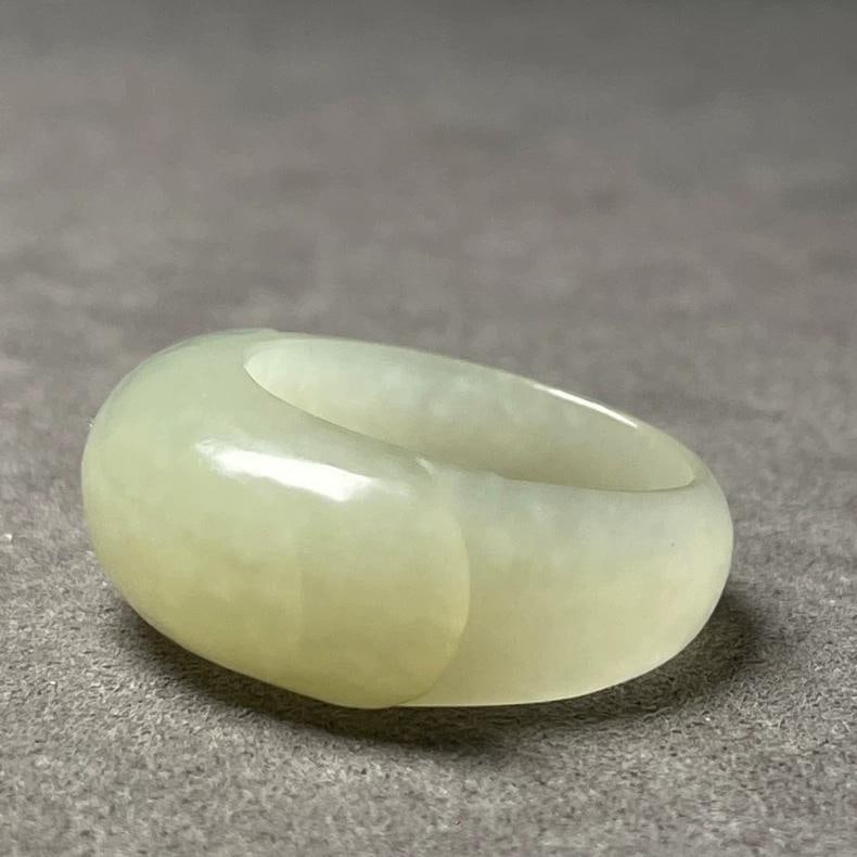 A fine Qing Dynasty Hetian jade saddle ring (1 of 9)