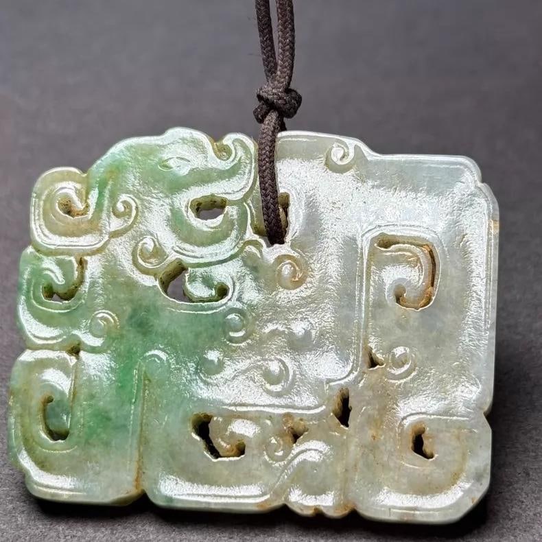 A fine Qing Dynasty jadeite plaque: Qing Dynasty jadeite plaque SIZE: 5.0x4.0x0.5cm (The Dimensions Of All Batches Are Manually Measured.If You Need More Detailed Information, Please Contact Our Customer Service Before Bidding.)