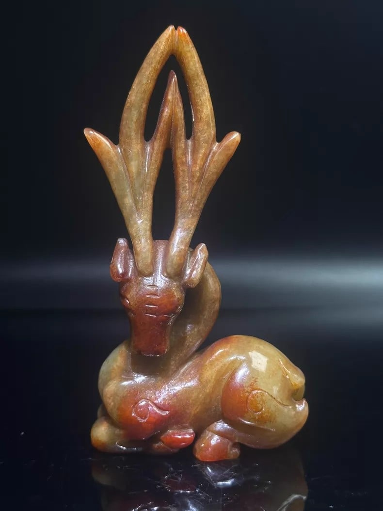 A fine Han Dynasty Hetian jade deer ornament: Han Dynasty Hetian jade deer ornament SIZE: L:12.9cm (The Dimensions Of All Batches Are Manually Measured.If You Need More Detailed Information, Please Contact Our Customer Service Before Bidding.)