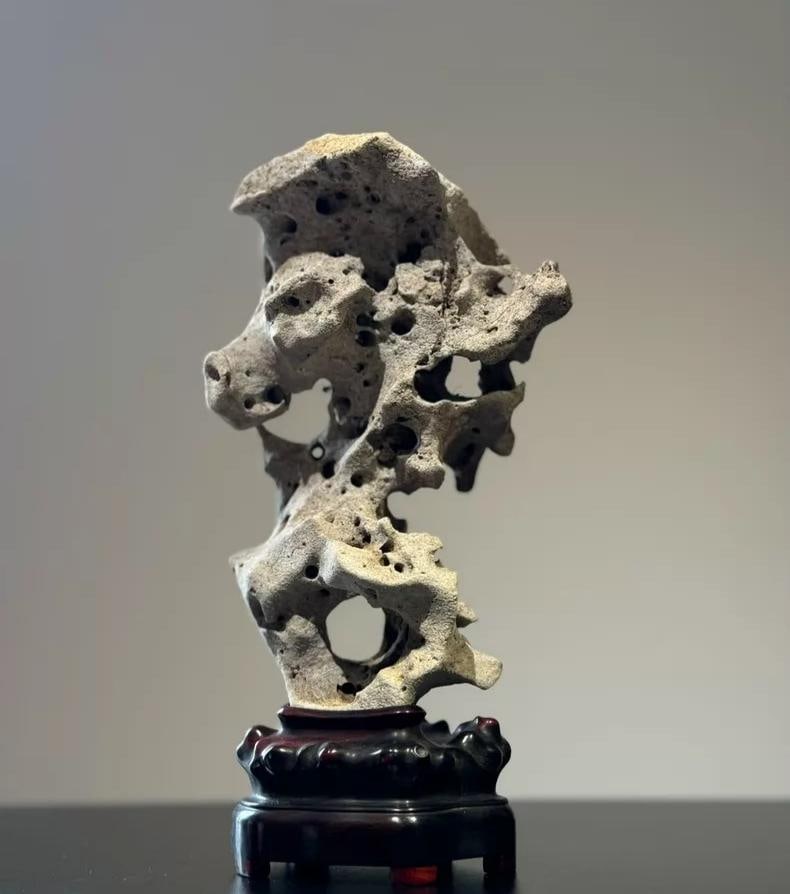 A beautiful Qing Dynasty Taihu stone ornament: Qing Dynasty Taihu stone ornament SIZE: 12x8x24cm (The Dimensions Of All Batches Are Manually Measured.If You Need More Detailed Information, Please Contact Our Customer Service Before Bidding.)
