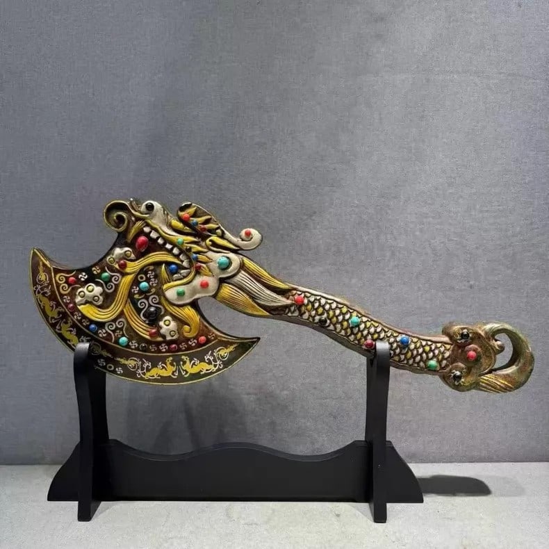 A fine Han dynasty axe inlaid with gold and silver (1 of 8)