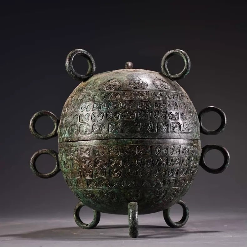 A fine Han Dynasty bronze spherical ware ware (1 of 9)