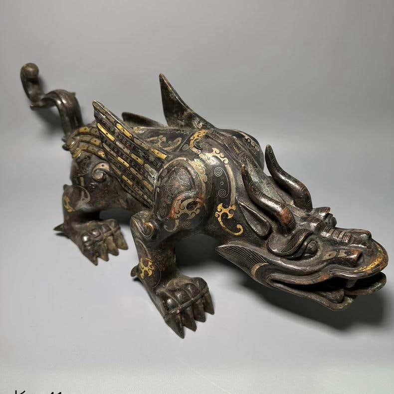 A fine Han dynasty bronze inlaid with gold and silver beasts: Han dynasty bronze vessels with gold and silver beasts SIZE: L: 41cm W:15cm H:15.5cm (The Dimensions Of All Batches Are Manually Measured.If You Need More Detailed Information, Please Contact Our Cust