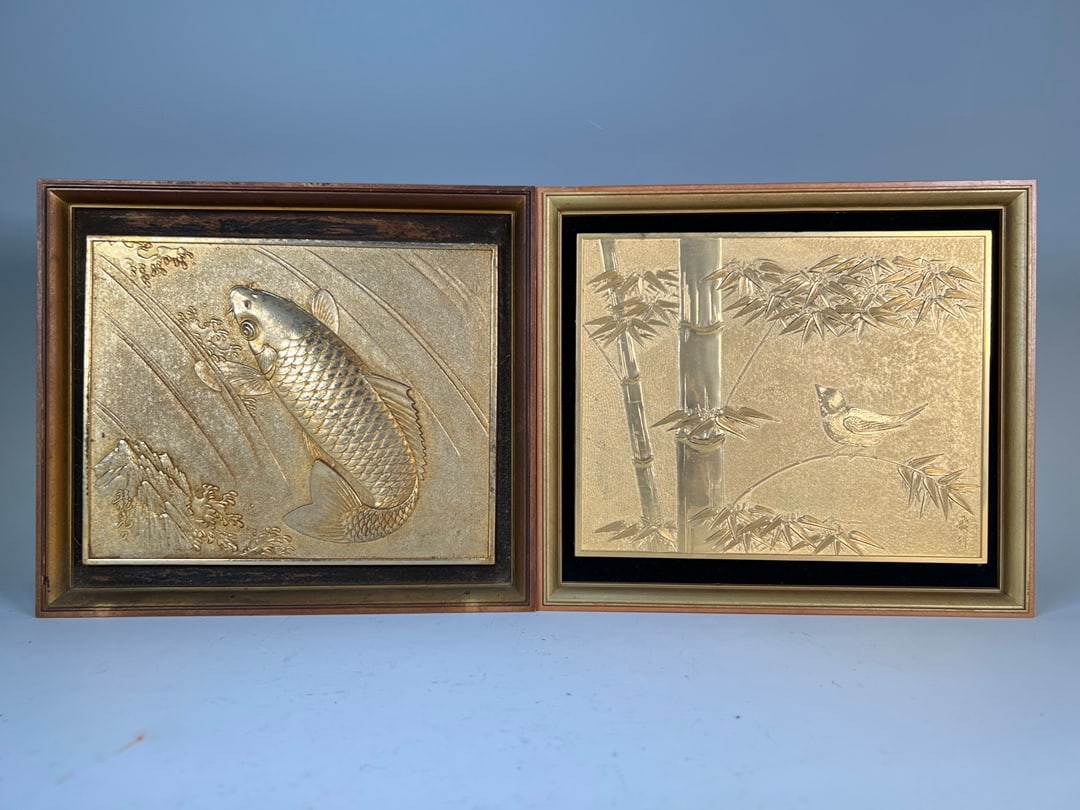 A beautiful late Qing dynasty copper gilt cast carp leaping over the dragon gate, bamboo grove,: Late Qing dynasty copper plates gilded carp leaping over dragon gates, bamboo groves, sparrows in the bamboo grove arranged screen SIZE: Each piece measures 25x21.5cm, with a painting center measuring