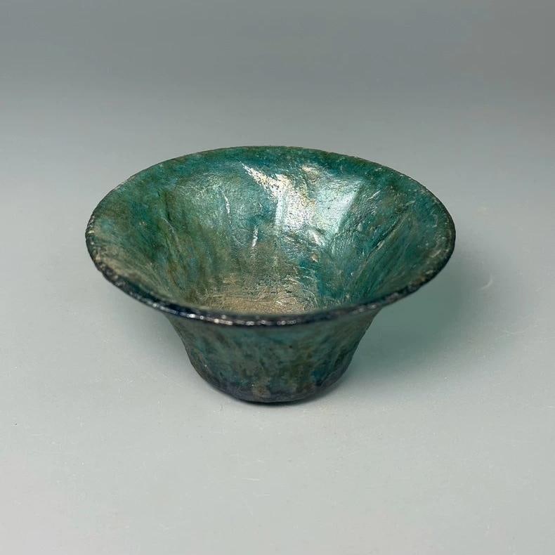 A beautiful Qing Dynasty glass open cup (1 of 9)