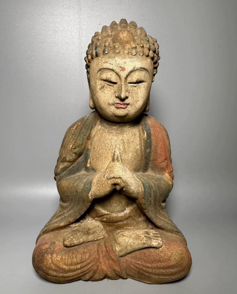 A finely crafted Tang Dynasty painted wooden Buddhist statue: Tang Dynasty painted wooden Buddhist statues SIZE: L:15cm W:9cm H:23cm (The Dimensions Of All Batches Are Manually Measured.If You Need More Detailed Information, Please Contact Our Customer Service B