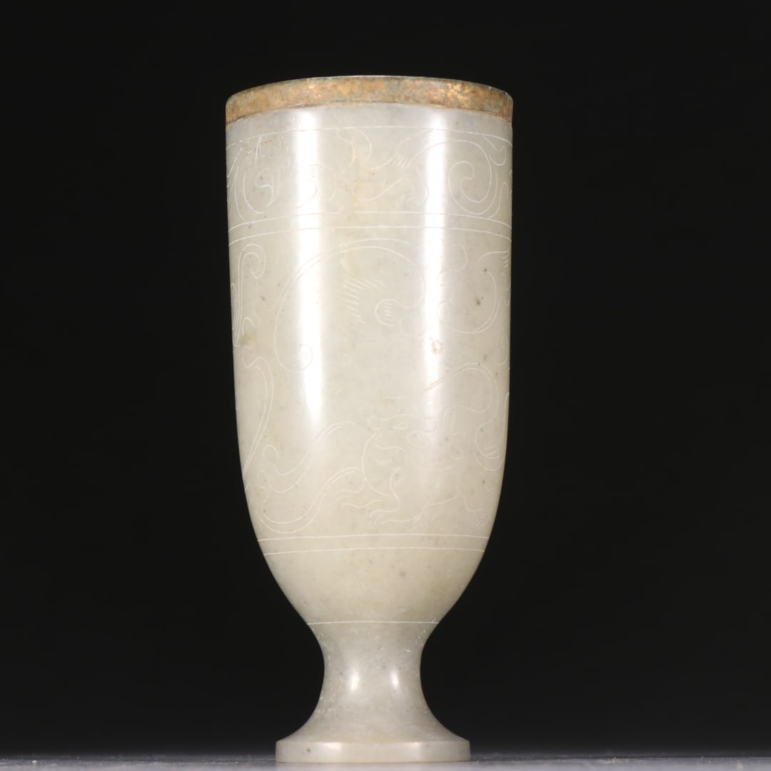 A fine Han Dynasty Hetian jade intaglio phoenix-patterned high-footed cup: Han Dynasty Hetian jade inlay-carved phoenix-patterned high-footed cup SIZE: H:12cm W:5.2cm W:142.3g (The Dimensions Of All Batches Are Manually Measured.If You Need More Detailed Information, Please 