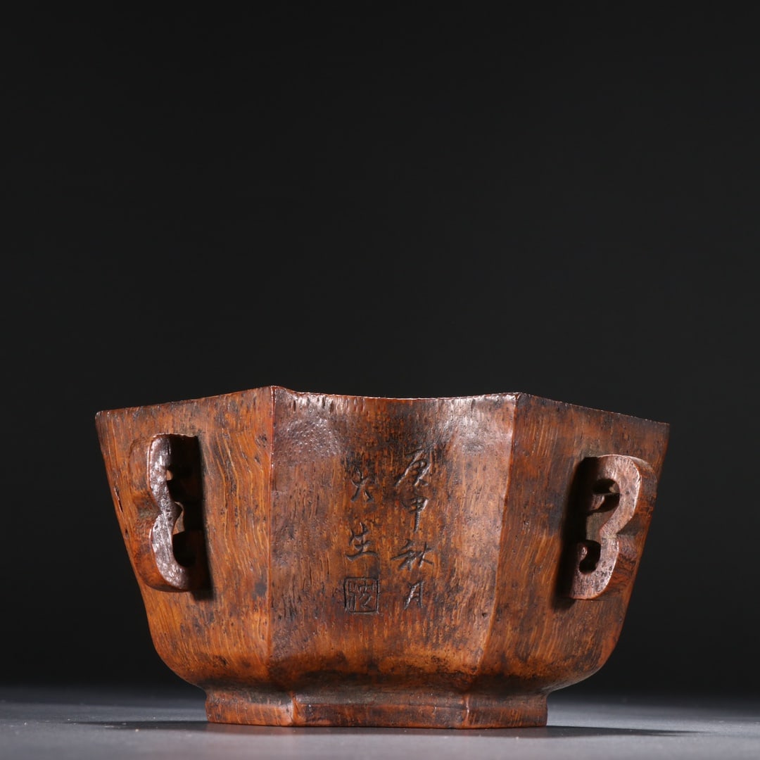 A beautiful Qing Dynasty bamboo carving double-handled cup: Qing Dynasty bamboo carved double-handled cup SIZE: L:12cm W:6cm H:6.3cm (The Dimensions Of All Batches Are Manually Measured.If You Need More Detailed Information, Please Contact Our Customer Service