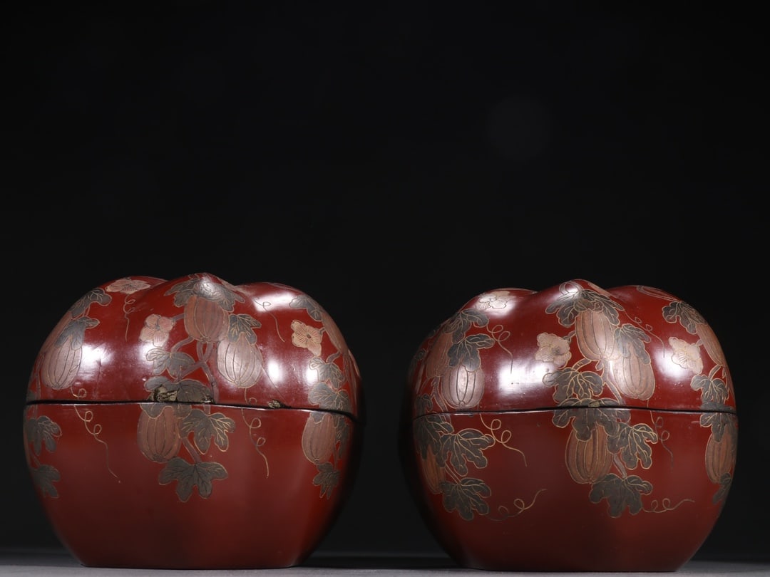 A pair of exquisite Qing Dynasty lacquerware pumpkin boxes: A pair of Qing Dynasty lacquerware pumpkin boxes SIZE: H:14cm W:16cm (The Dimensions Of All Batches Are Manually Measured.If You Need More Detailed Information, Please Contact Our Customer Service Bef