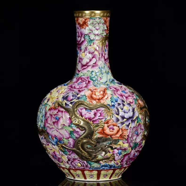 A beautiful Qing Dynasty Qianlong enamel vase with a multi-flower dragon pattern celestial sphere: Qing Dynasty Qianlong enamel carved multi-flower dragon pattern celestial sphere vase SIZE: 57x38cm (The Dimensions Of All Batches Are Manually Measured.If You Need More Detailed Information, Please C