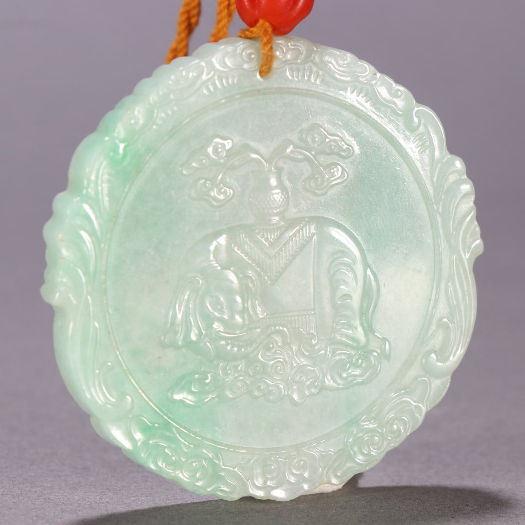 A beautiful Qing Dynasty jadeite plaque with a Taiping Elephant hanging sign: Qing Dynasty jadeite Taiping You Xiang plaque SIZE: D:5.4cm W:39.1g (The Dimensions Of All Batches Are Manually Measured.If You Need More Detailed Information, Please Contact Our Customer Service Befo