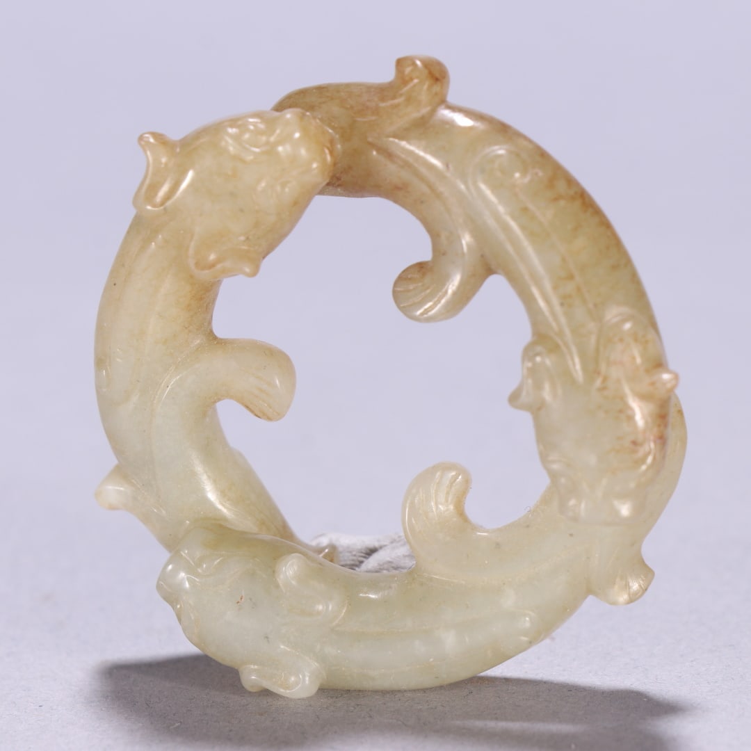 A fine Qing Dynasty Hetian jade three-dragon biting tail ring: Qing Dynasty Hetian jade three-dragon biting tail ring SIZE: W:4.9x5.4cm W:31.4g (The Dimensions Of All Batches Are Manually Measured.If You Need More Detailed Information, Please Contact Our Customer