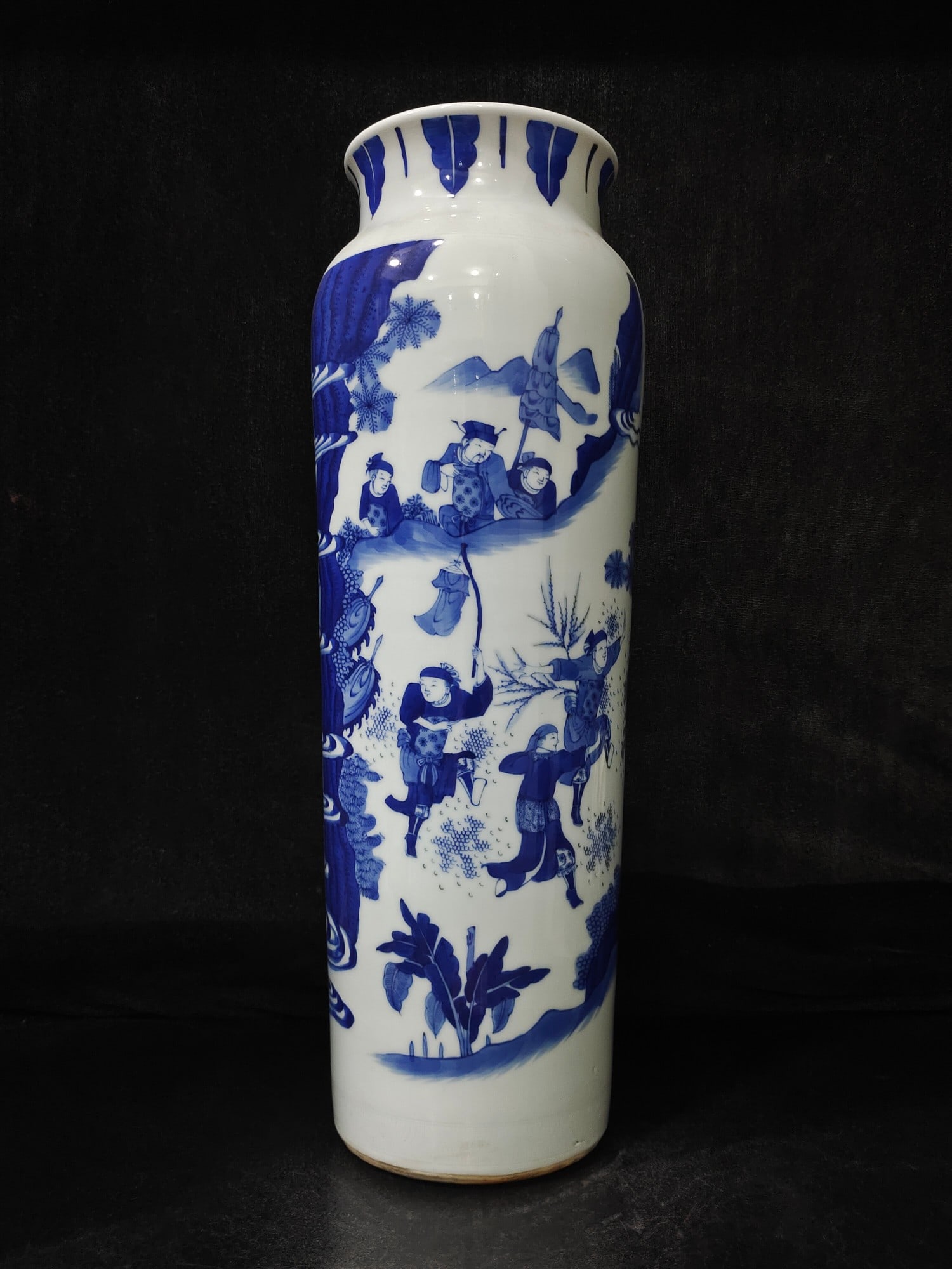 A fine Ming dynasty blue-and-white vertical vase with figures: Ming dynasty blue-and-white figure straight-tube vase SIZE: H: 46cm, belly 16cm (The Dimensions Of All Batches Are Manually Measured.If You Need More Detailed Information, Please Contact Our Customer 
