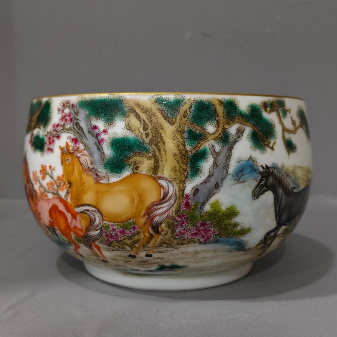 A fine Qing Dynasty enamel brush washer with a painted horse painting (1 of 9)