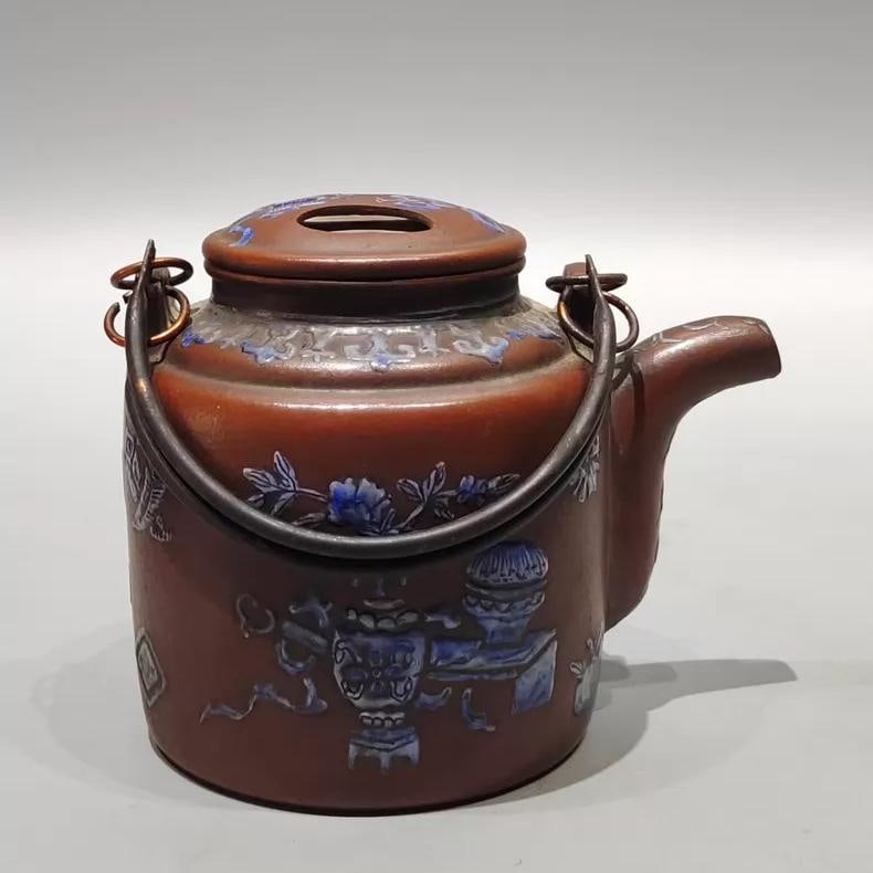 A finely crafted Qing Dynasty painted, colored-handled, and purple clay teapot: Qing Dynasty painted and colorful purple clay teapot with a handle SIZE: H: approximately 12cm (The Dimensions Of All Batches Are Manually Measured.If You Need More Detailed Information, Please Contac