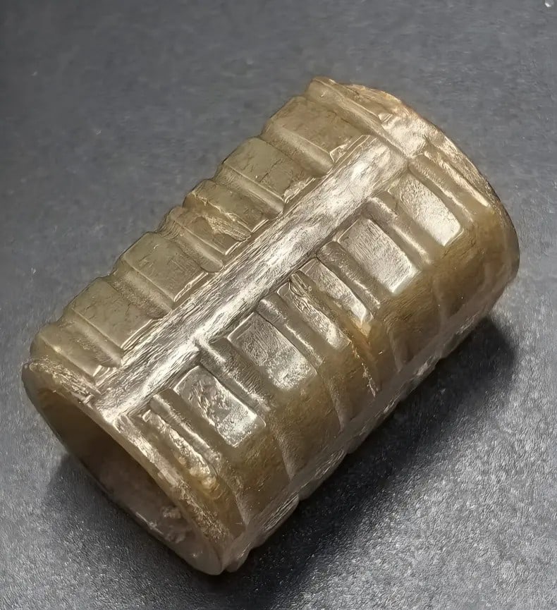 A beautiful Ming Dynasty jade cong strap (1 of 7)
