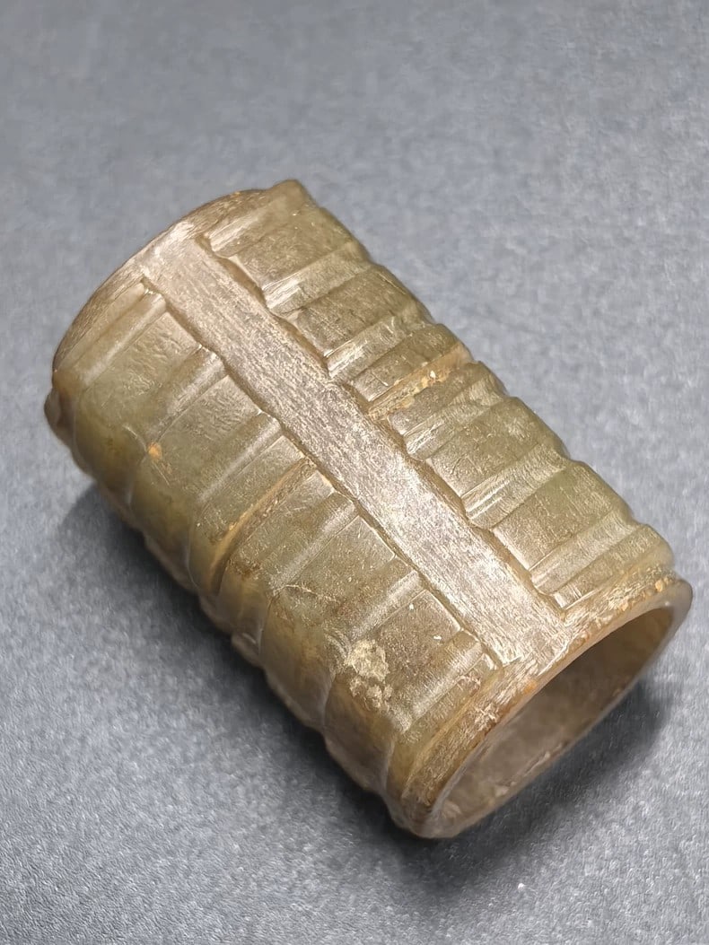 A beautiful Ming Dynasty jade cong strap - 5