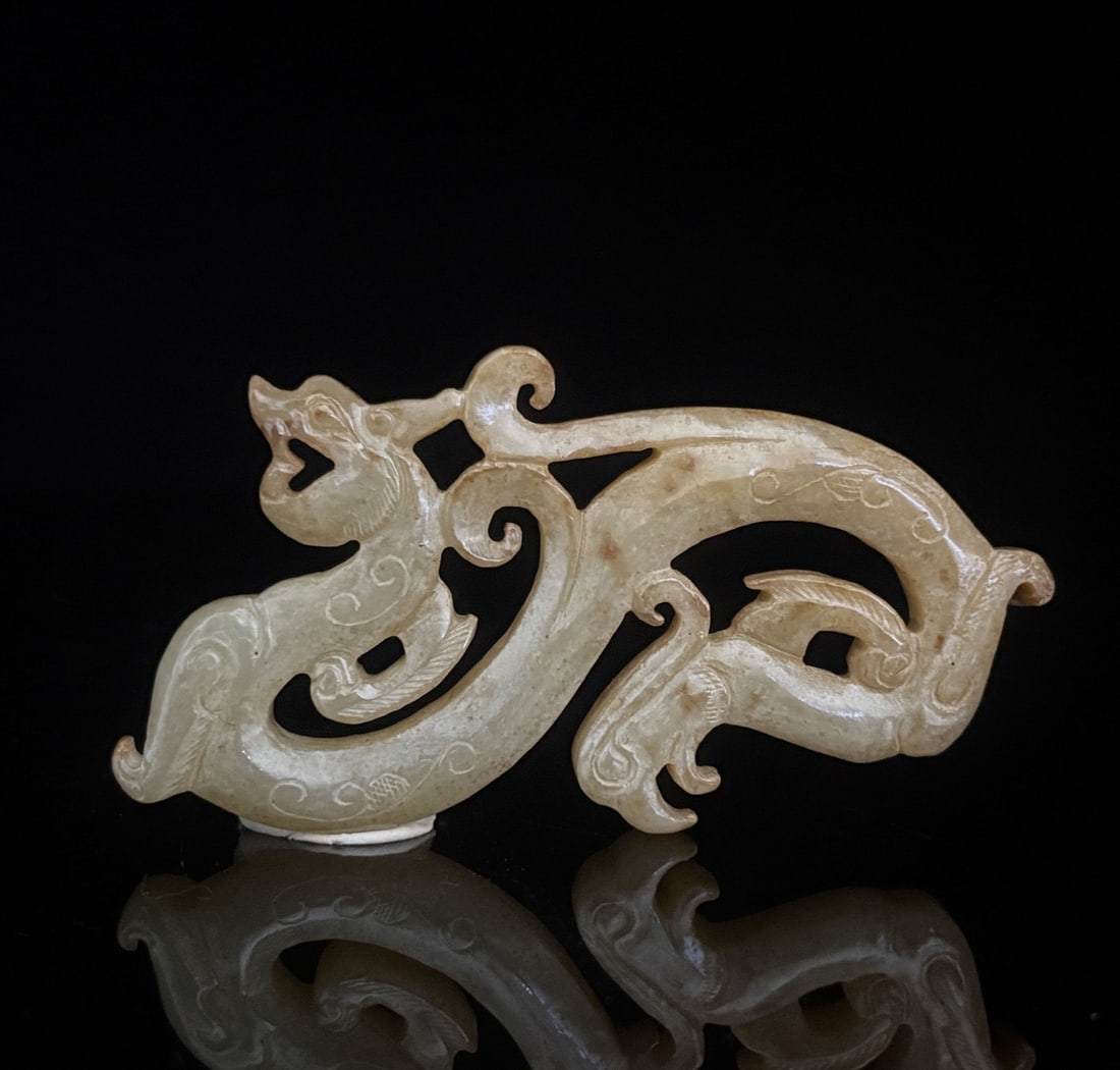 A beautiful Han Dynasty Hetian jade dragon and phoenix pendant (1 of 9)