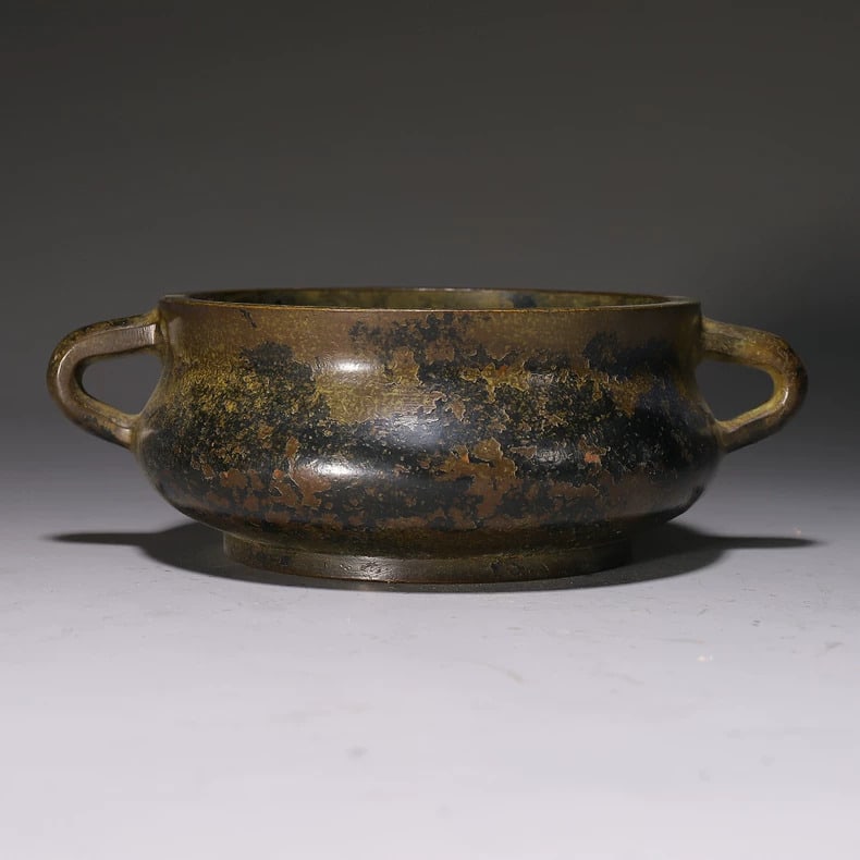 A beautiful Qing Dynasty bronze incense burner: Qing Dynasty bronze incense burner SIZE: L:18.4cm H:6.3cm (The Dimensions Of All Batches Are Manually Measured.If You Need More Detailed Information, Please Contact Our Customer Service Before Bidding