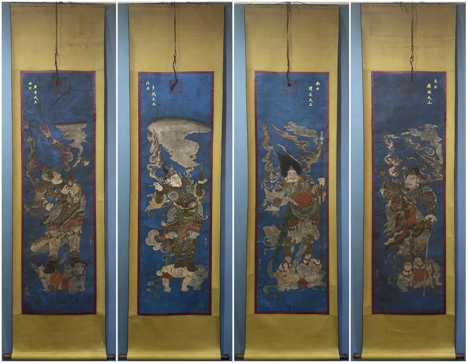 A beautiful painting of the Four Heavenly Kings protecting the world by Tang dynasty Wu Daozi: The Four Heavenly Kings of the Tang dynasty's 'Protecting the World' by Wu Daozi SIZE: 44x152cm (The Dimensions Of All Batches Are Manually Measured.If You Need More Detailed Information, Please Conta