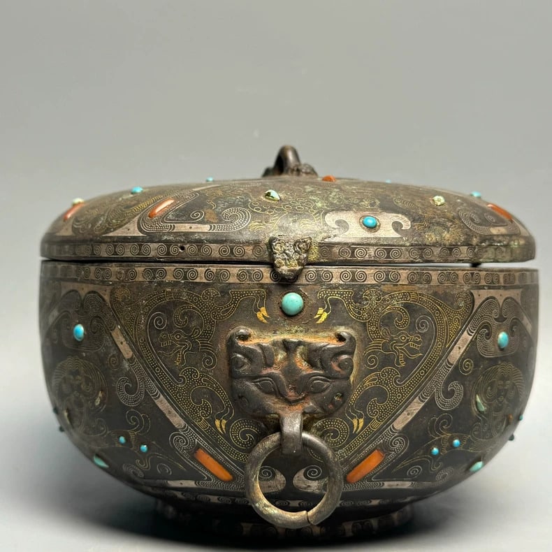 A beautiful Han Dynasty inlaid turquoise inlaid with gold and silver inlaid with beast-shaped: Han dynasty inlaid incense burner with turquoise inlay, gold, silver, and beast-shaped handles with a lid SIZE: D:15.7cm H:11.5cm (The Dimensions Of All Batches Are Manually Measured.If You Need More 
