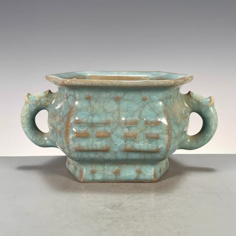 A fine Song Dynasty Ru kiln double-handled string-patterned incense burner: Song Dynasty Ru kiln double-handled string-patterned incense burner SIZE: H:9cm (The Dimensions Of All Batches Are Manually Measured.If You Need More Detailed Information, Please Contact Our Customer 