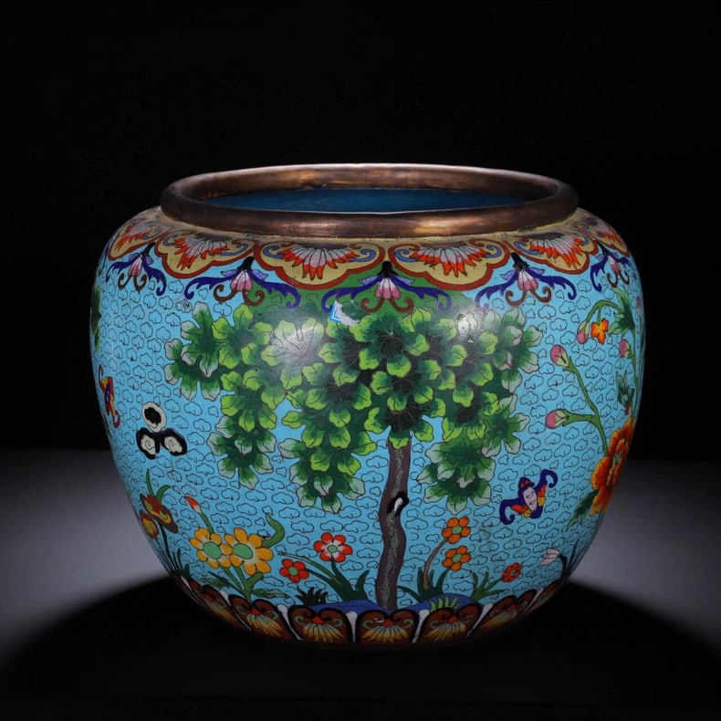 A beautiful Qing Dynasty cloisonne lotus vase: Qing Dynasty cloisonne lotus vase SIZE: D:26cm (The Dimensions Of All Batches Are Manually Measured.If You Need More Detailed Information, Please Contact Our Customer Service Before Bidding.)