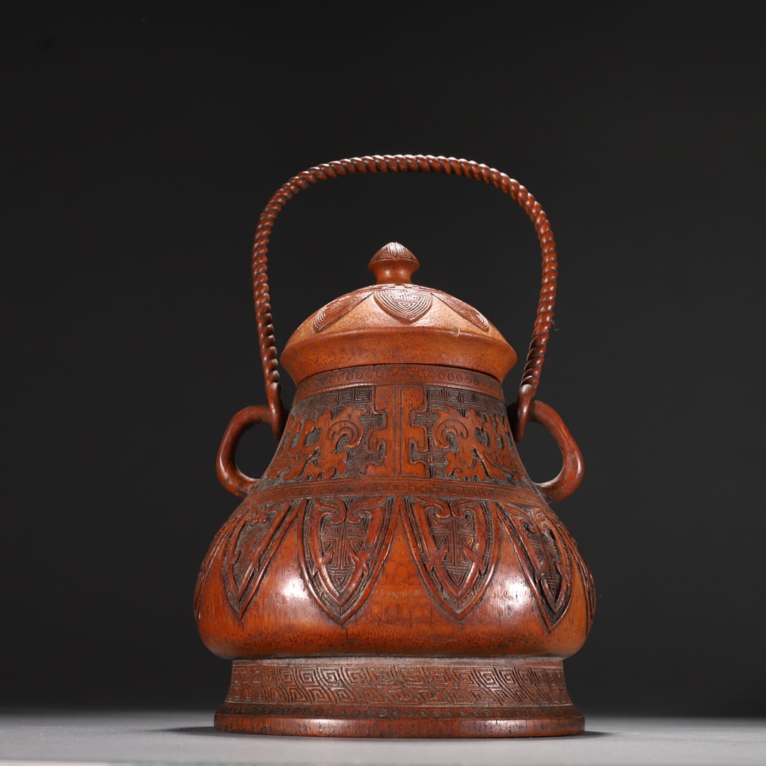 A finely crafted Qing Dynasty bamboo carving imitating a bronze kui dragon pattern, with a handle: Qing Dynasty bamboo carving imitating a bronze kui dragon pattern with a handle and a You SIZE: H:26cm W:8.8cm D:18cm (The Dimensions Of All Batches Are Manually Measured.If You Need More Detailed Inf