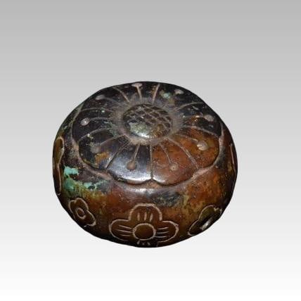 A beautiful Han Dynasty turquoise pendant: Han Dynasty turquoise pendant SIZE: D:4cm W:60g (The Dimensions Of All Batches Are Manually Measured.If You Need More Detailed Information, Please Contact Our Customer Service Before Bidding.)