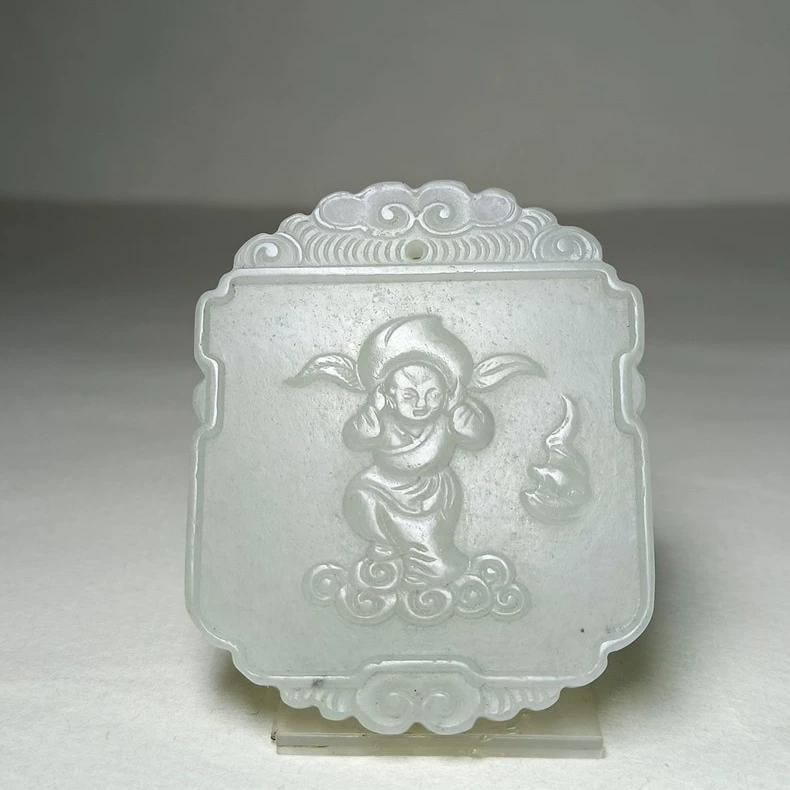 A fine Qing Dynasty Hetian white jade boy offering longevity peach peach peach peach pendant and (1 of 8)