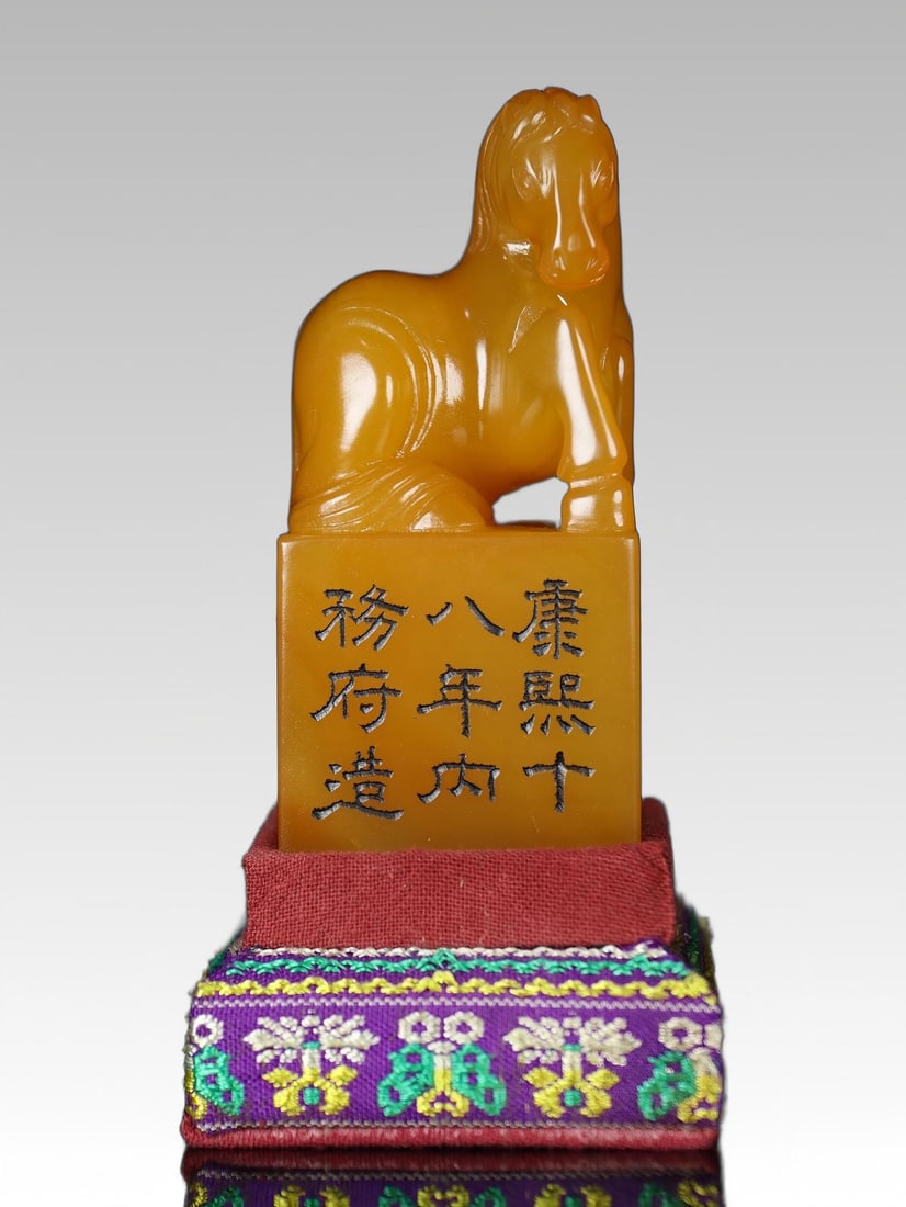 A fine Qing Dynasty Tianhuang stone carved horse seal ornament: A Qing Dynasty Tianhuang stone carved horse seal ornament SIZE: 8x3.5x3.5cm W:158g (The Dimensions Of All Batches Are Manually Measured.If You Need More Detailed Information, Please Contact Our