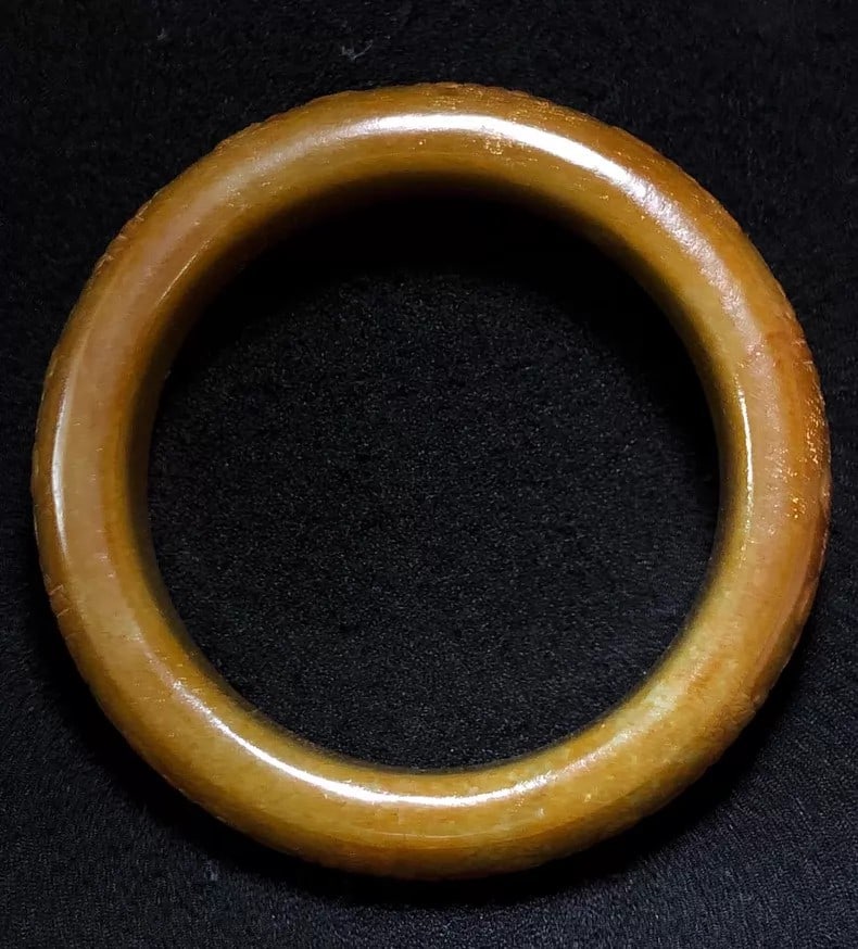 A beautiful plain Han dynasty bracelet: Han dynasty plain-faced bracelet SIZE: Ring opening 5.4cm W: 1.5cm W: 60.9g (The Dimensions Of All Batches Are Manually Measured.If You Need More Detailed Information, Please Contact Our Customer