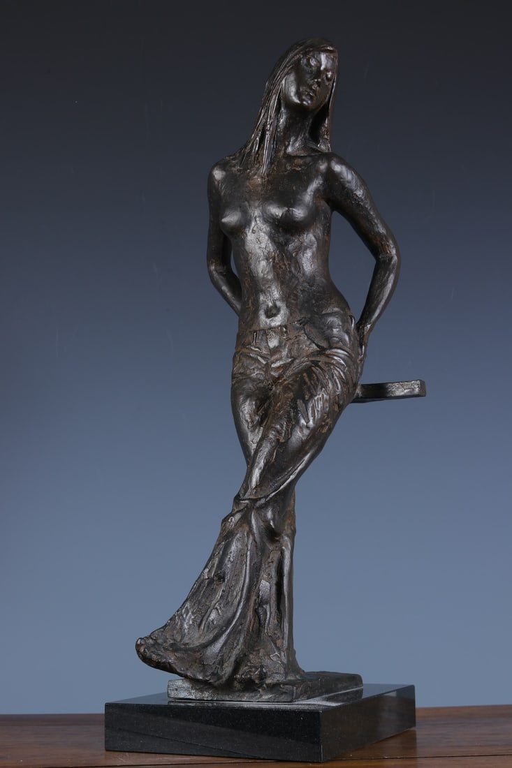 A beautiful piece by renowned Japanese bronze engraver Kazuo Urayama, titled "Youth": "Youth" by the renowned Japanese bronze sculptor Kazuo Urayama SIZE: Overall H: 50cm, Naked H: 47cm, W: 17cm, W: 7850g (The Dimensions Of All Batches Are Manually Measured.If You Need More Detailed