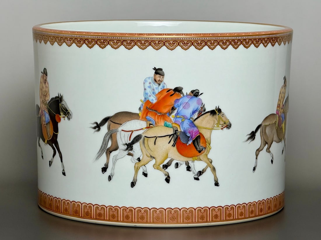 An Exquisite Famille-Rose Painted Gold Character and Story Pattern Brush Pot: An Exquisite Famille-Rose Painted Gold Character and Story Pattern Brush Pot Qing Dynasty, China Qianlong Six-character Mark Size:18.7cmx26.7cm (The Dimensions Of All Batches Are Manually Measured.If