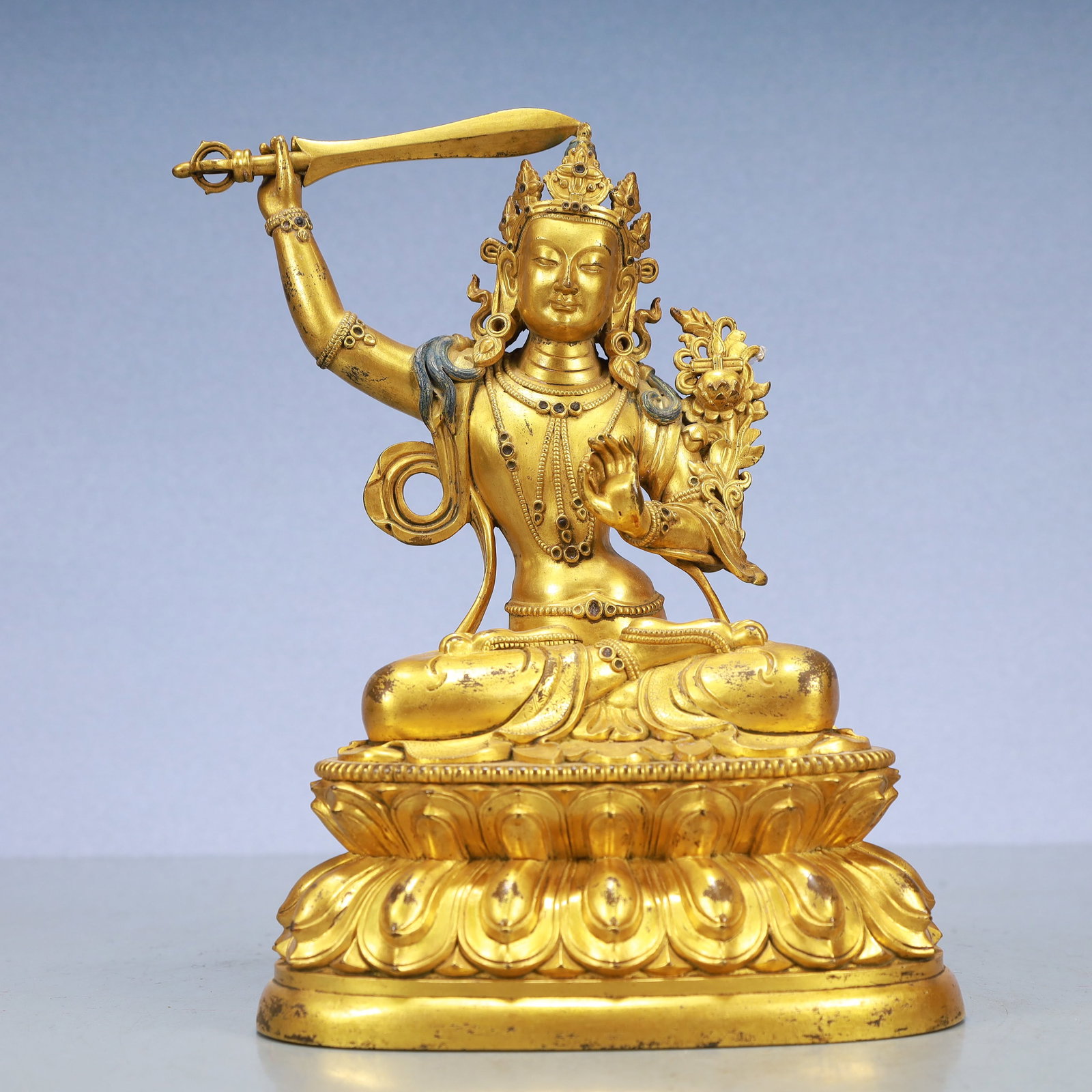 A Exquisite Gilt Bronze Statue of Manjusri: A Exquisite Gilt Bronze Statue of Manjusri Ming Dynasty, China Size:17cmx11.5cmx24cm Weight:2350g (The Dimensions Of All Batches Are Manually Measured.If You Need More Detailed Information, Please Con