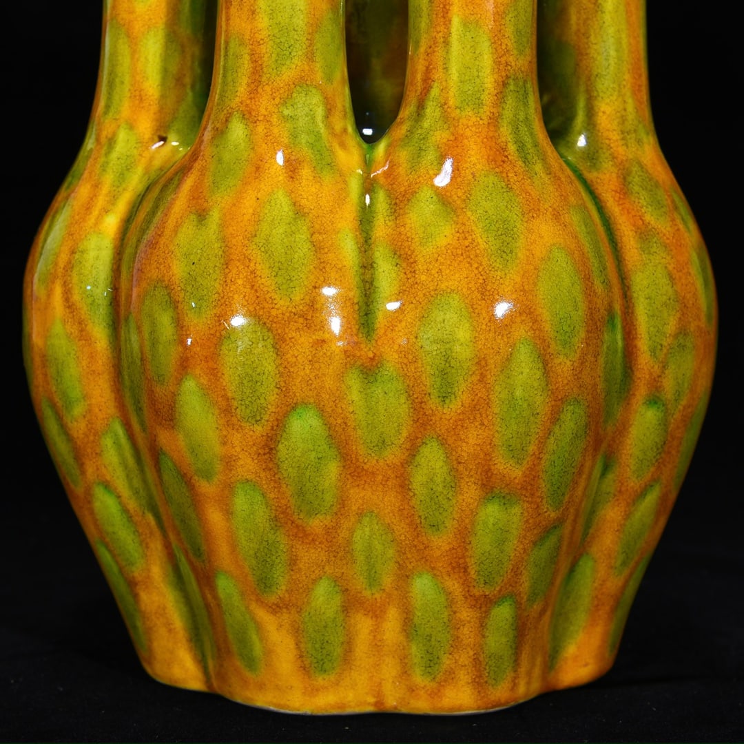 An Exquisite Yellow Glazed Vase - 8