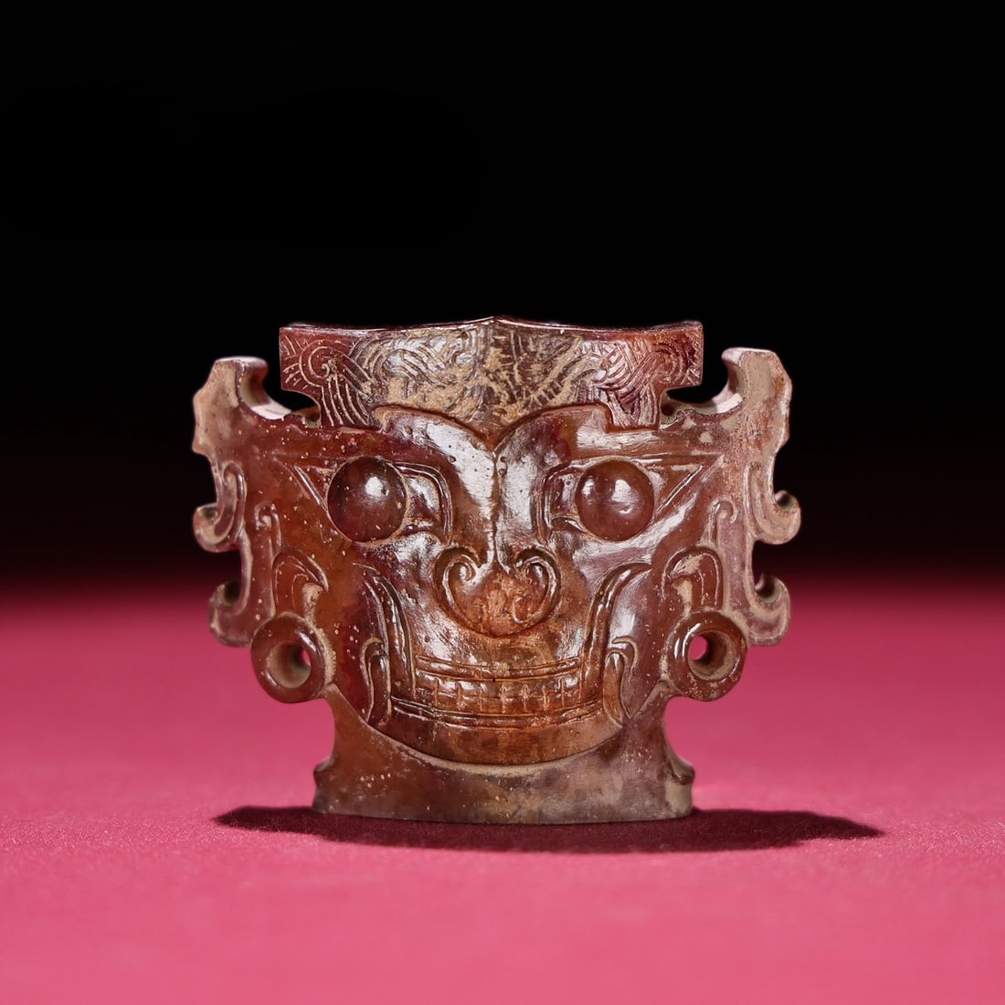 An Exquisite White Jade Human face Pattern Ornament: An Exquisite White Jade Human face Pattern Ornament Shi jia he Culture Size:5cmx5.7cmx1.9cm Weight:93g (The Dimensions Of All Batches Are Manually Measured.If You Need More Detailed Information,